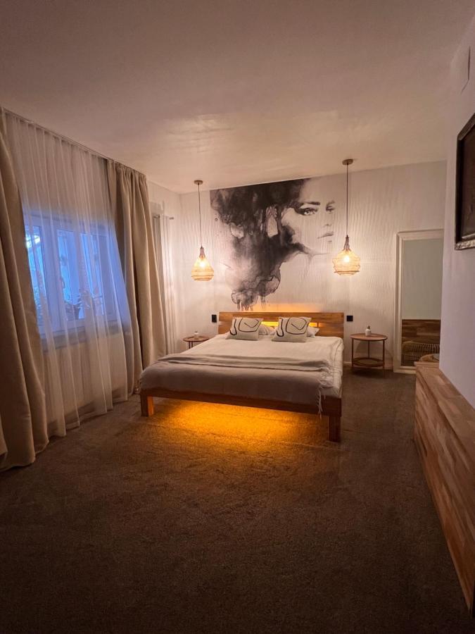 Shard Boutique Hotel-Adult Only Brašov Exteriér fotografie